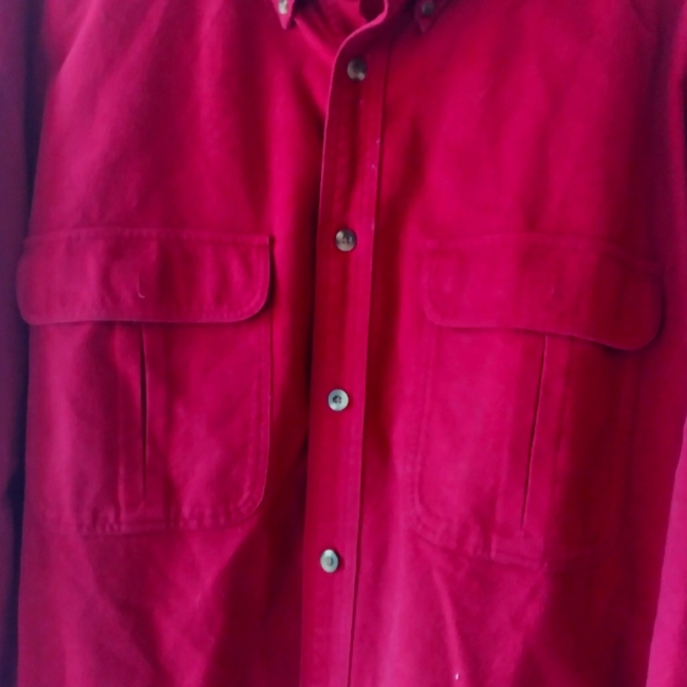 Classic‎ Burgundy Button-Down Shirt with Dual Front Pockets Casual Long Sleeve